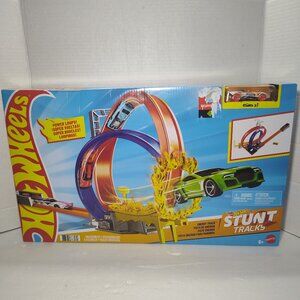 Hot Wheels Stunt Track Set + 1 Diecast Car NEW Factory Sealed Box - see pics